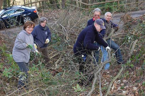Das Gestrüb wird beiseite geräumt