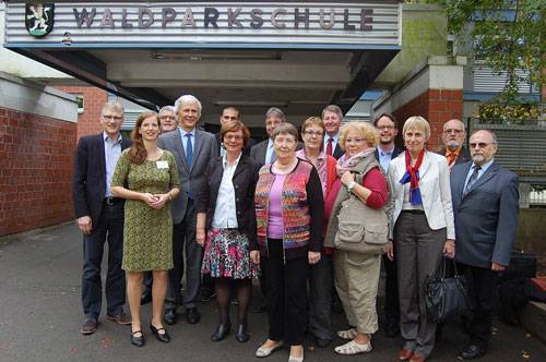 Gruppenfoto vor der Waldparkschule