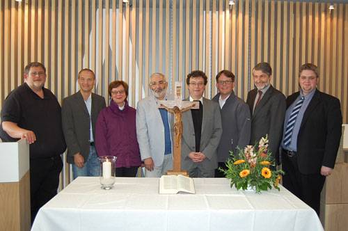 Gruppenfoto bei der Eröffnung der Kirche in der Bahnstadt